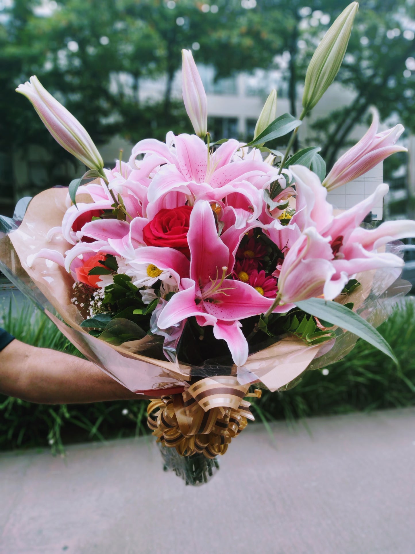 LINDO buquê de lírios rosas