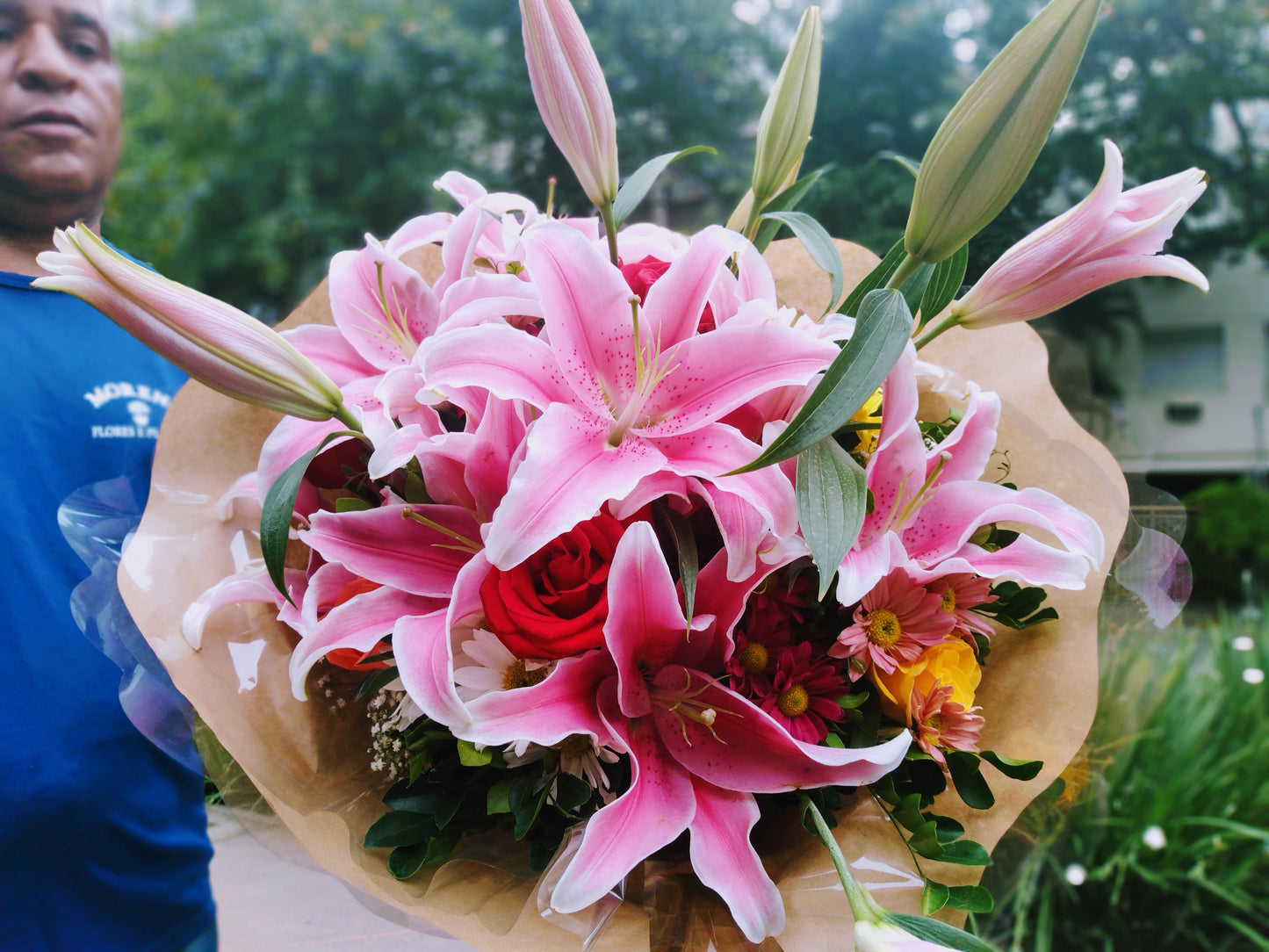 LINDO buquê de lírios rosas