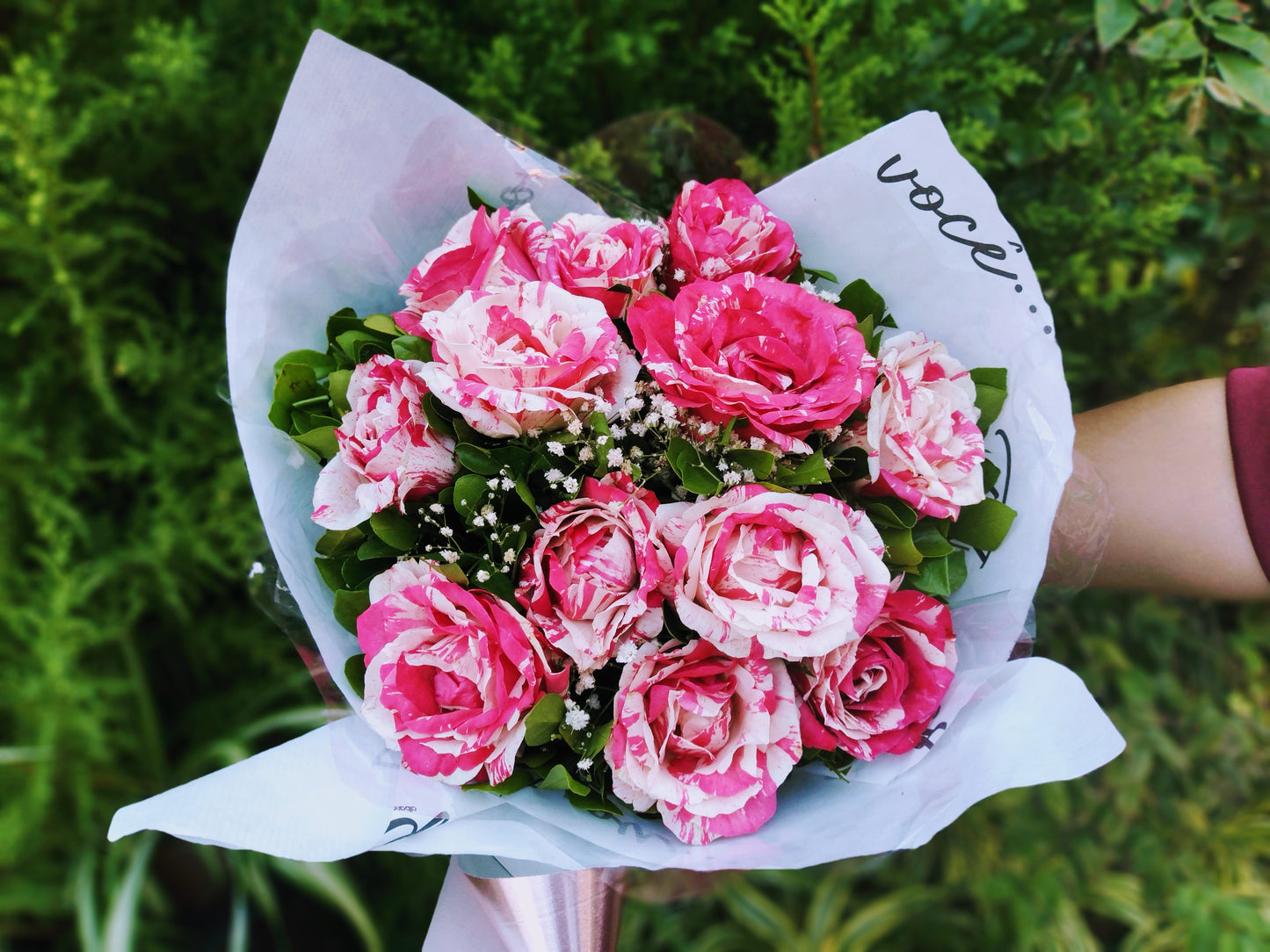 Buquê de rosa mesclada branca e rosa