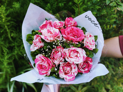Buquê de rosa mesclada branca e rosa